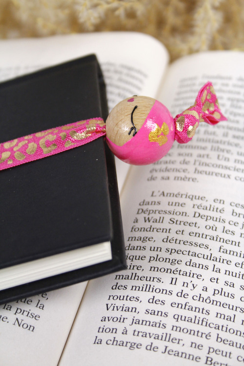 (image pour) Marque Page Elastique Graou Fushcia